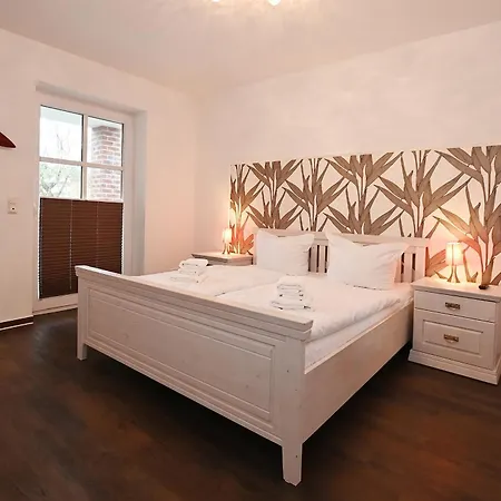 Bernstein Mare Luxor 08 * Büsum